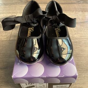 Like new - Toddler girl black size 9 tap shoes w/box